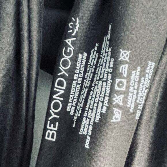 🆕 Beyond Yoga pocket infinity scarf black NWT - Picture 3 of 6